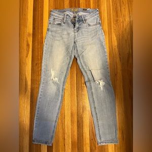 Blue Jeans, distressed relaxed boyfriend fit